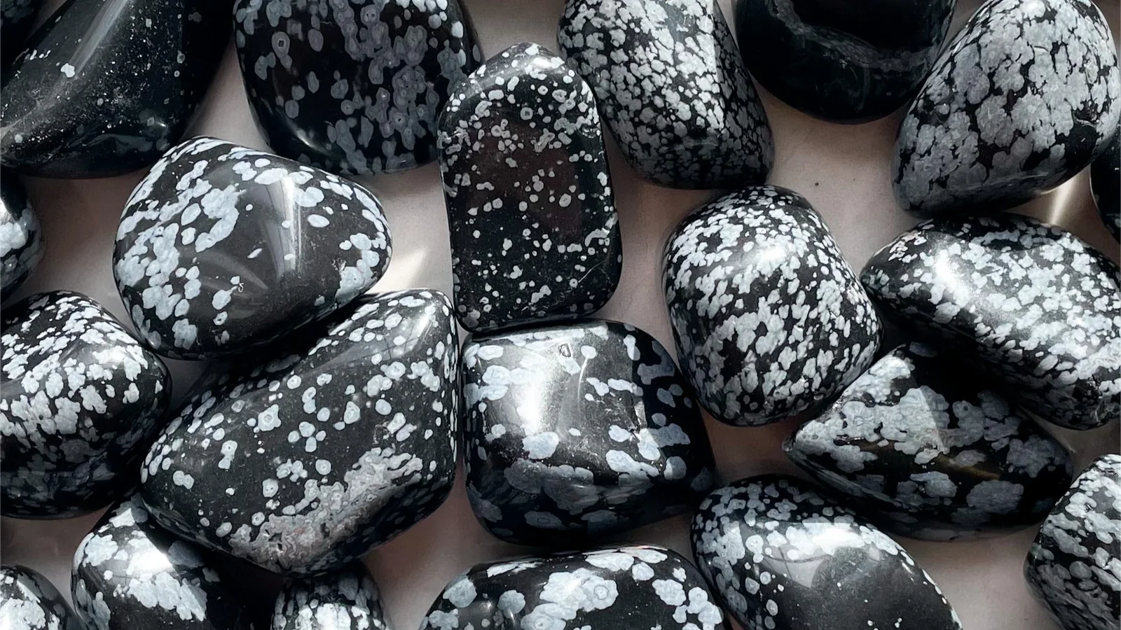 Snowflake Obsidian 雪花黑曜石 WebP ???